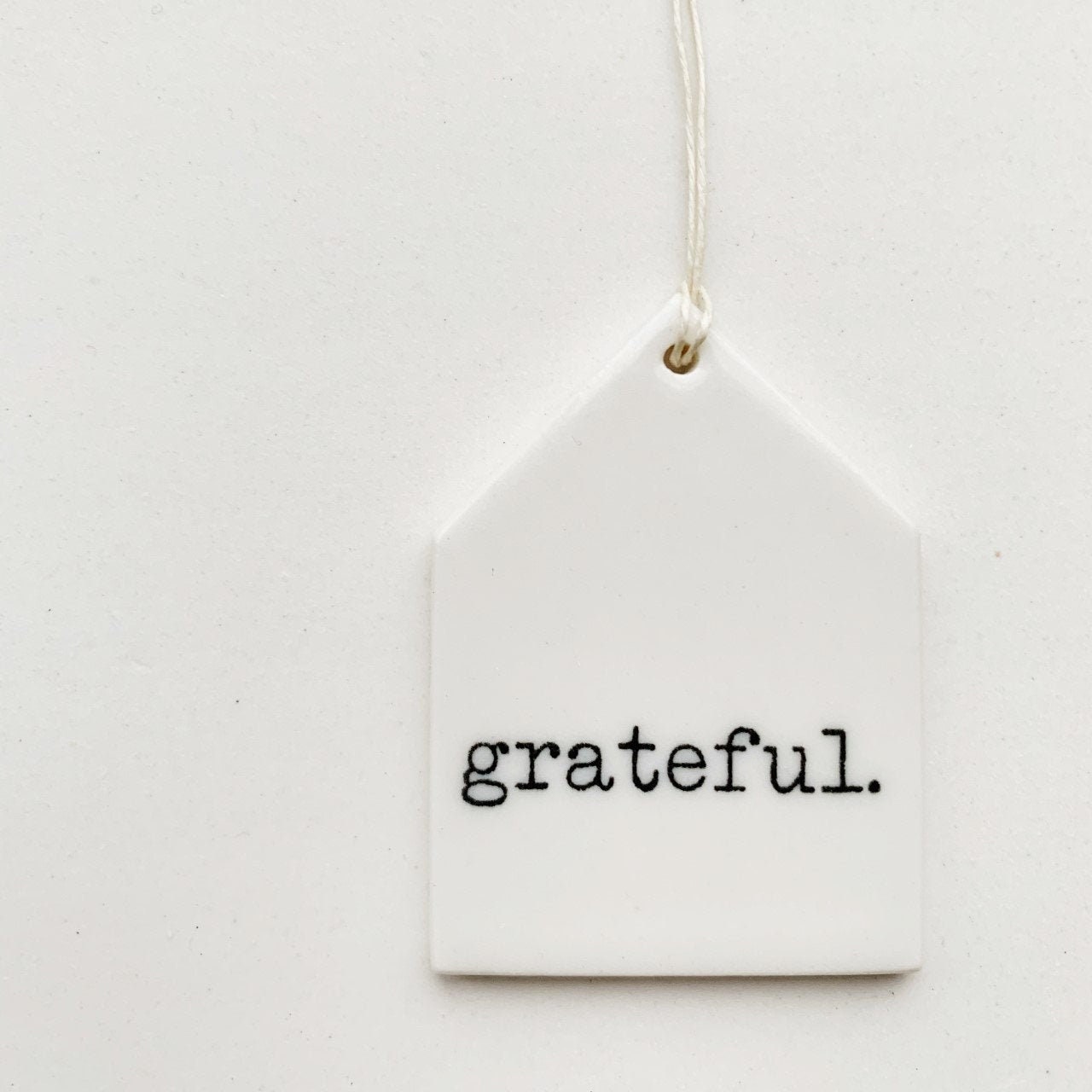 grateful quote | gratitude quote | ceramic wall tag | ceramic wall art | gift for friend | minimalist design | home decor | meaningful gift